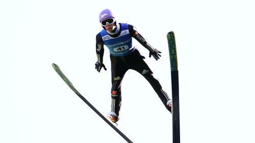 Andreas Wellinger trionfa sul filo di lana in un'emozionante gara di Hinterzarten