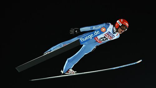 Richard Freitag vince la qualificazione alla gara su Large Hill, 3 italiani superano il 'taglio'