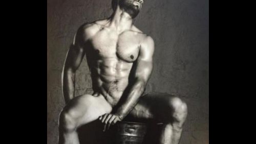 Simon Fourcade senza veli, posa per il calendario Dieux du Stade