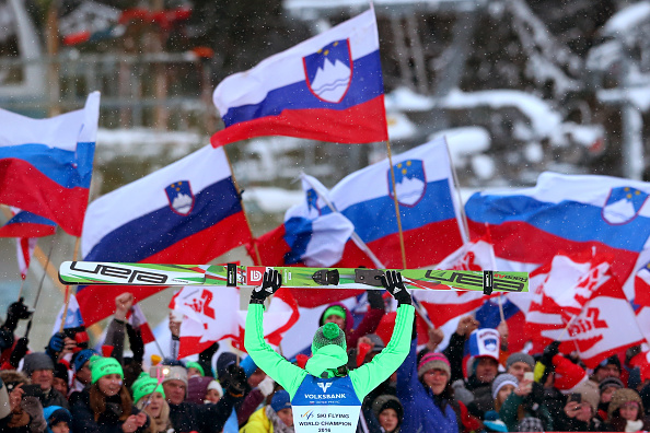 Trionfo sloveno a Sapporo. Peter Prevc vince davanti al fratello Domen e a Kranjec