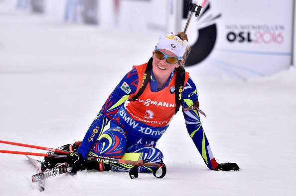 Marie Dorin Habert vince, suo malgrado, la mass start dei campionati nazionali. Fra gli uomini successo di Simon Fourcade