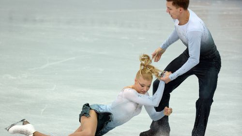 Bobrova/Soloviev si impongono nella Rostelecom Cup resistendo al ritorno di Weaver/Poje