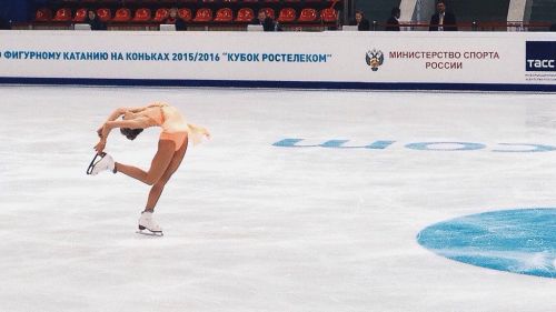 Elena Radionova si impone nello stellare programma corto femminile della Rostelecom Cup