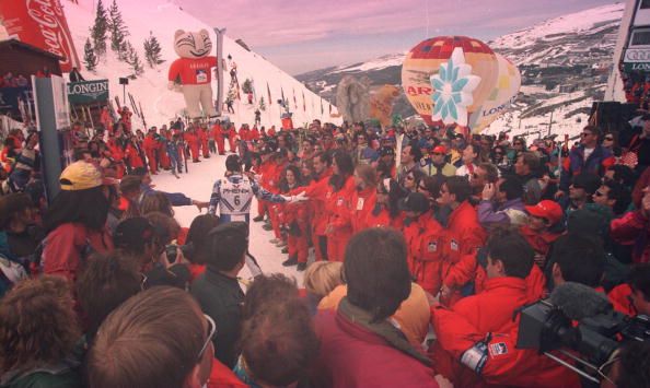 Dopo i successi delle Olimpiadi di Calgary esplose la Tomba Mania. Centinaia di migliaia di tifosi si spostavano per assistere di persona alle grande imprese del campione italiano