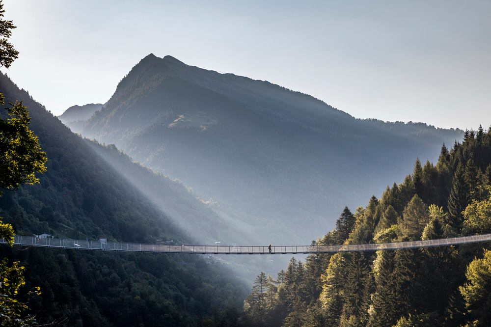 In Valtellina si inaugura il ponte tibetano più alto d'Europa