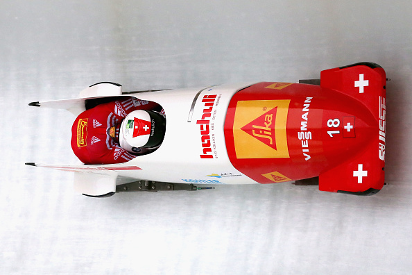 Rico Peter vince la prima gara della carriera a Sochi, Oskar Melbardis alza al cielo la Coppa del Mondo