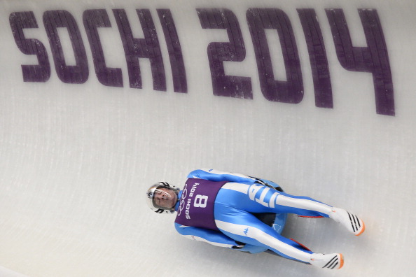 Demtschenko sigla il nuovo record della pista olimpica nelle ultime prove. Zoeggeler terzo