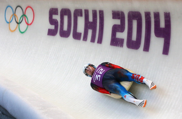 Un mostruso Albert Demtschenko guida la prima manche. Zoeggeler terzo