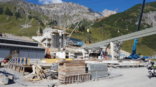 St.Anton-St.Christoph-Albona-Zürs-Lech-Warth danno vita Ski Arlberg più grande comprensorio d'Austria