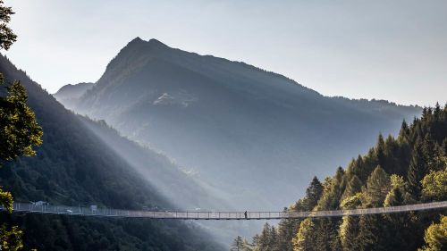 In Valtellina si inaugura il ponte tibetano più alto d'Europa