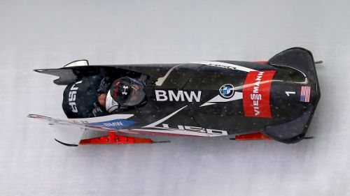 Steven Holcomb risorge a Lake Placid e torna al successo dopo quasi due anni. Commovente podio coreano.