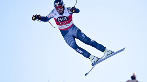 Jurij Tepes rimonta e vince sul filo di lana nella Coc di Klingenthal. Niente pettorale-extra per l’Italia
