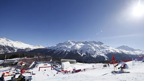 Tessa Worley la prima a scendere in pista nel gigante iridato. Numero 3 per Goggia, 4 Shiffrin, 5 Bassino e 6 Brignone