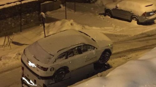 Che paura per Sofia Goggia: incidente stradale al Sestriere, l'olimpionica è finita con la sua auto sopra un furgone ma fortunatamente è uscita illesa