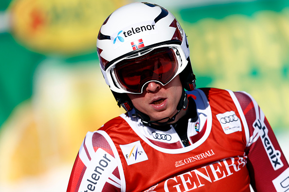 Kristoffersen torna ad allenarsi coi compagni di squadra ma si lamenta per l'allontanamento del padre-manager