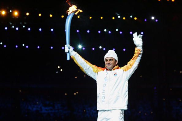 Chiusa la carriera nel marzo del 1998, Alberto Tomba divenne uomo immagine di diversi eventi. Nel 2006 fu uno degli ultimi tedofori delle Olimpiadi di Torino 2006