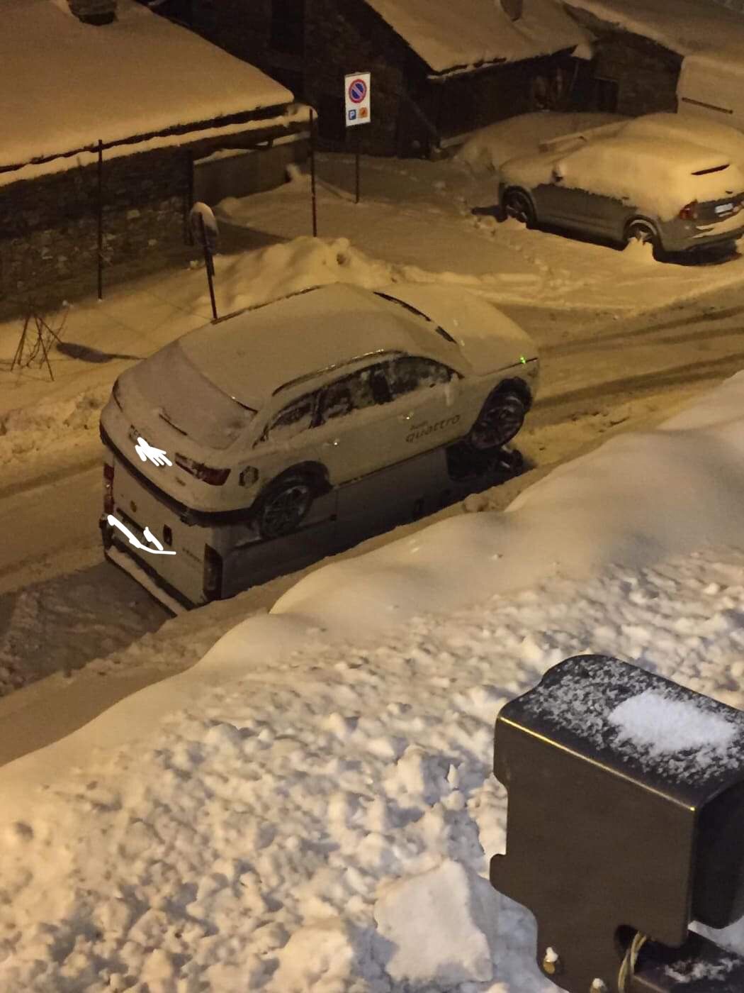 Che paura per Sofia Goggia: incidente stradale al Sestriere, l'olimpionica finisce sopra un furgome ma per fortuna è illesa