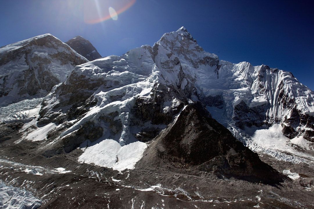 Mai più minorenni, disabili, pensionati e principianti sull'Everest inviolato nel 2015