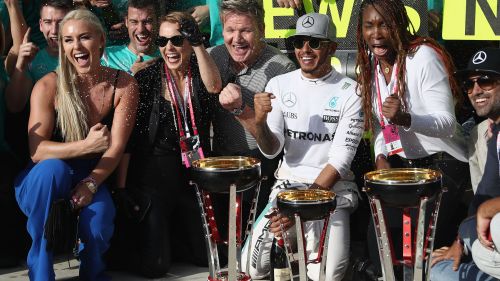 Assente a Sölden Lindsey Vonn fa festa in Formula 1 con Hamilton e la Reb Bull