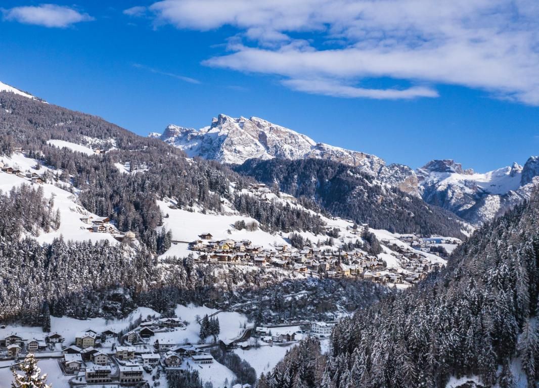 



Un’affascinante destinazione per le vostre vacanze invernali

Santa Cristina – la principessa innevata della Val Gardena

www.valgardena.it