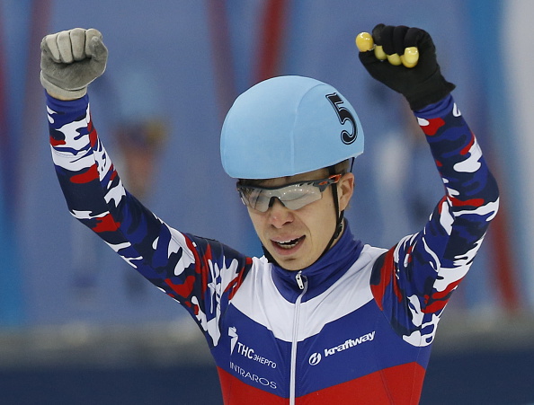 Elistratov da record mondiale nei 1000 metri, ma il successo è di Hamelin. Azzurre in finale trascinate da Fontana
