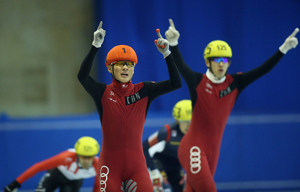 La Cina domina i Mondiali Junior di short track: pioggia d’oro con Ren, Qu e le staffette. Italia nelle retrovie