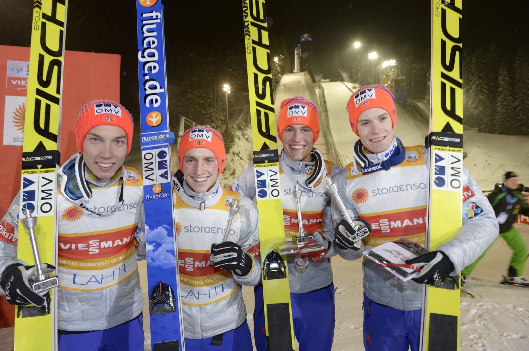 La Norvegia domina la spettacolare gara a squadre di Planica