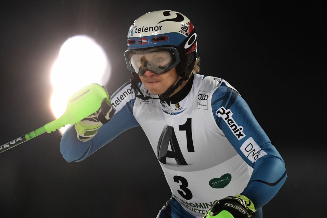 Henrik Kristoffersen vince un nuovo straordinario duello con Marcel Hirscher, suo lo Slalom di Schladming