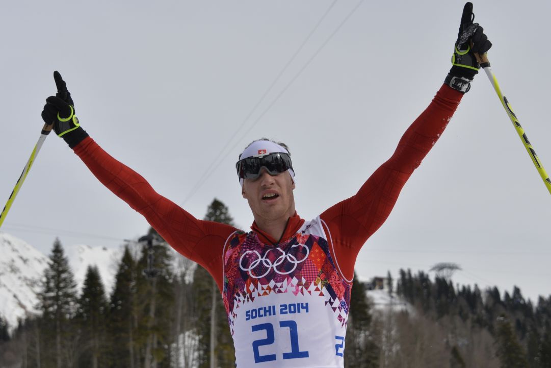 Dario Cologna vince l'oro olimpico nello skiathlon