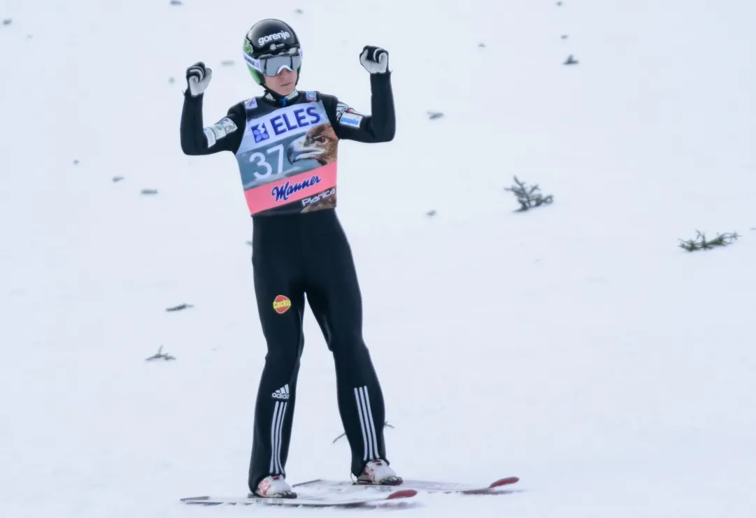 Jurij Tepes regala la Coppa del Mondo a Severin Freund in una delle gare più belle di sempre!