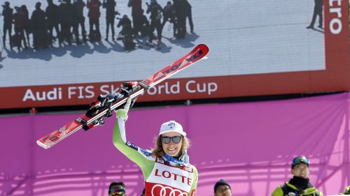 Ilka Štuhec domina ad Aspen e si porta a casa la coppa di discesa. Terza Sofia Goggia