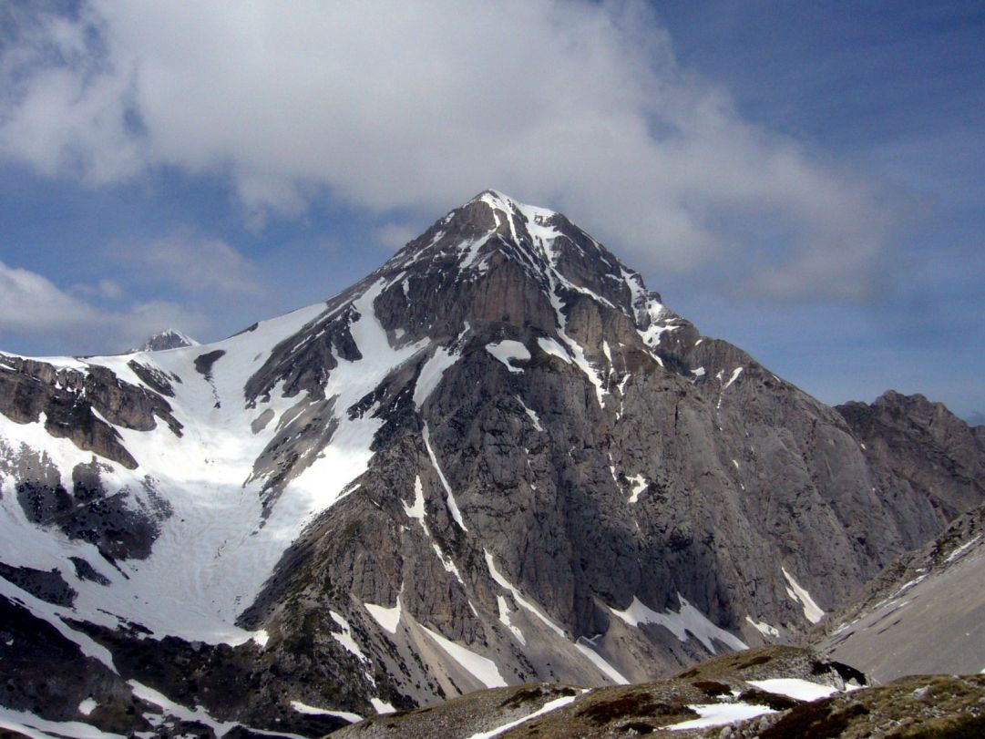 in direzione della val maona con il monte intermesole di fronte si va verso pratidi tivo