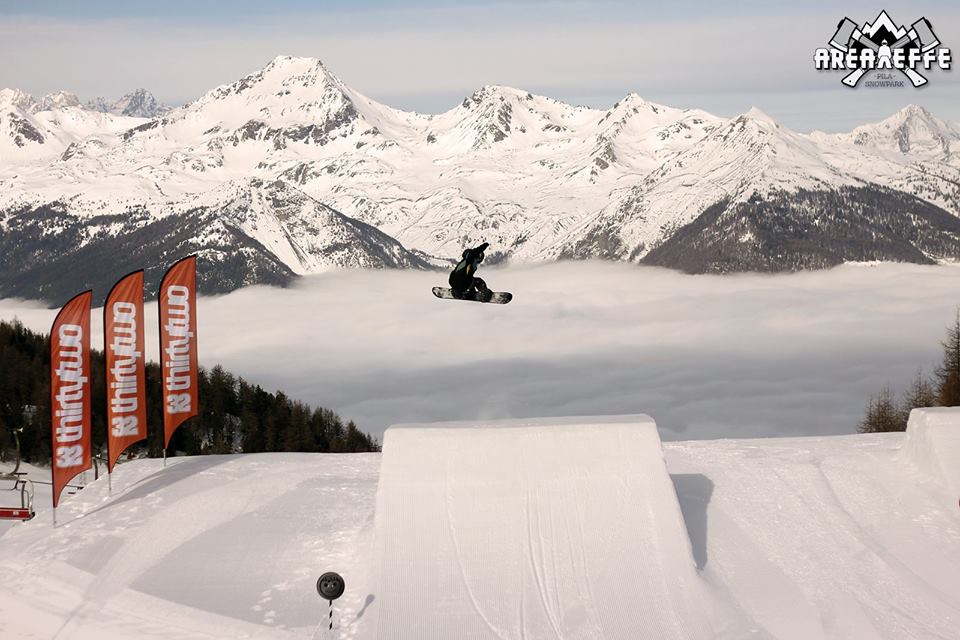 F di freestyle allo snowpark Areaeffe di Pila