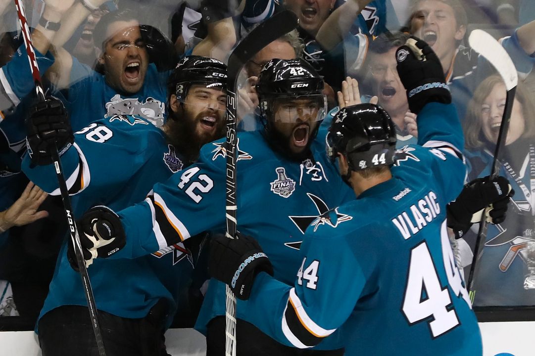 NHL: gli Sharks sono vivi, vincono gara 3 all'overtime