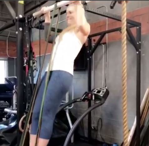 Lindsey Vonn: dopo 20 giorni i primi pull-up alla sbarra