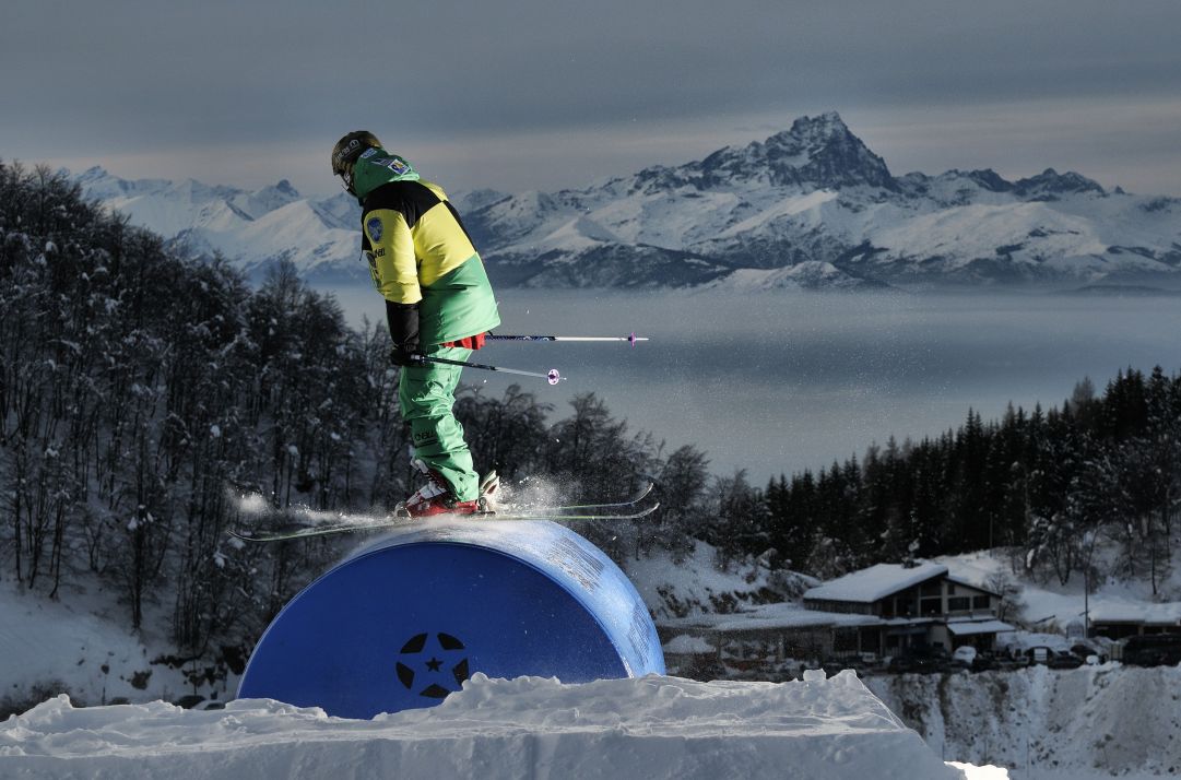 Foto scattata nello Snowpark di Prato Nevoso al Tramonto.
Skier: Andrea Bergamasco
Foto: Matteo Ganora Nikon D300s