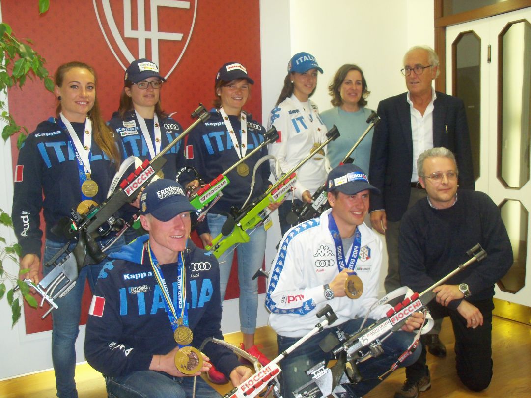 L'Italia del biathlon in visita alla Fiocchi di Lecco, fondamentale partner degli azzurri [Con Fotogallery]