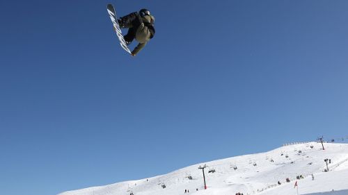 Jaime Anderson e Chris Corning si impongono a Cardrona nella gara di apertura della stagione.