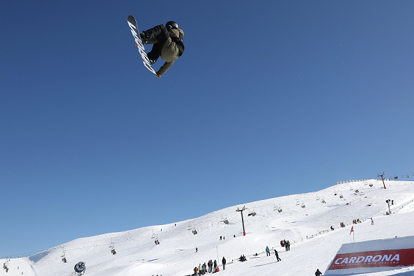 Jaime Anderson e Chris Corning si impongono a Cardrona nella gara di apertura della stagione.