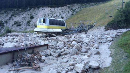 San Vito di Cadore. Una bomba d'acqua sommerge pista e impianto della seggiovia