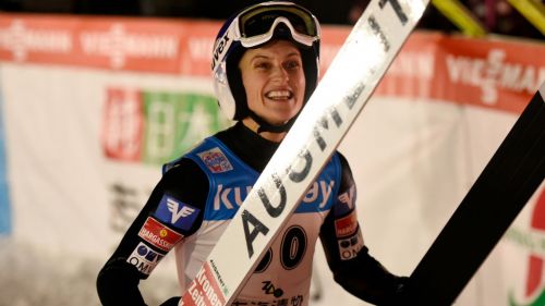 Salto con gli sci: Eva Pinkelnig domina la seconda gara di Wisla, le azzurre stentano a decollare