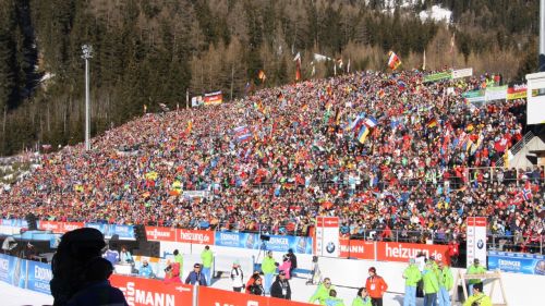 Mikaela Shiffrin in testa dopo la nebbiosa prima manche dello slalom di Killington