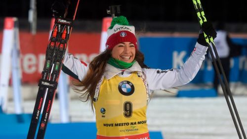 Mikaela Shiffrin comanda la prima manche dello slalom in notturna di Flachau