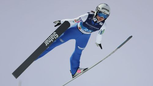 Salto con gli sci: Nika Prevc più forte di tutto e di tutte conquista Gara-1 a Sapporo, 24a Sieff