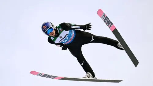 Nel caos di Engelberg la spunta il concorde Ryoyu Kobayashi, al femminile sigillo di Nika Prevc con Maruyama in difficoltà