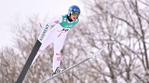 Salto con gli sci: Eva Pinkelnig guida una doppietta austriaca ad Hinzenbach, azzurre fuori dalla zona punti