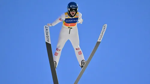 Eva Pinkelnig è tornata: la stella del salto austriaco, un anno dopo il dramma di Predazzo, di nuovo sul trampolino