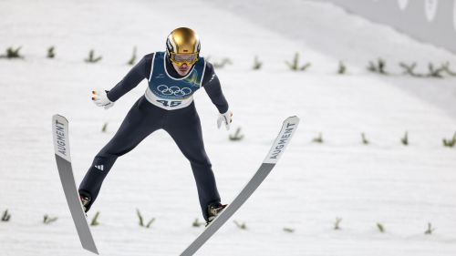 Raimund, il sogno &egrave; realt&agrave; nella notte di Predazzo, il tedesco &egrave; campione olimpico nella prova su Normal Hill