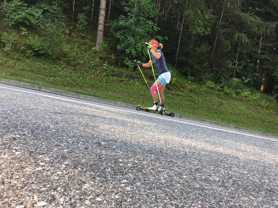 Laura Dahlmeier in allenamento sugli skiroll