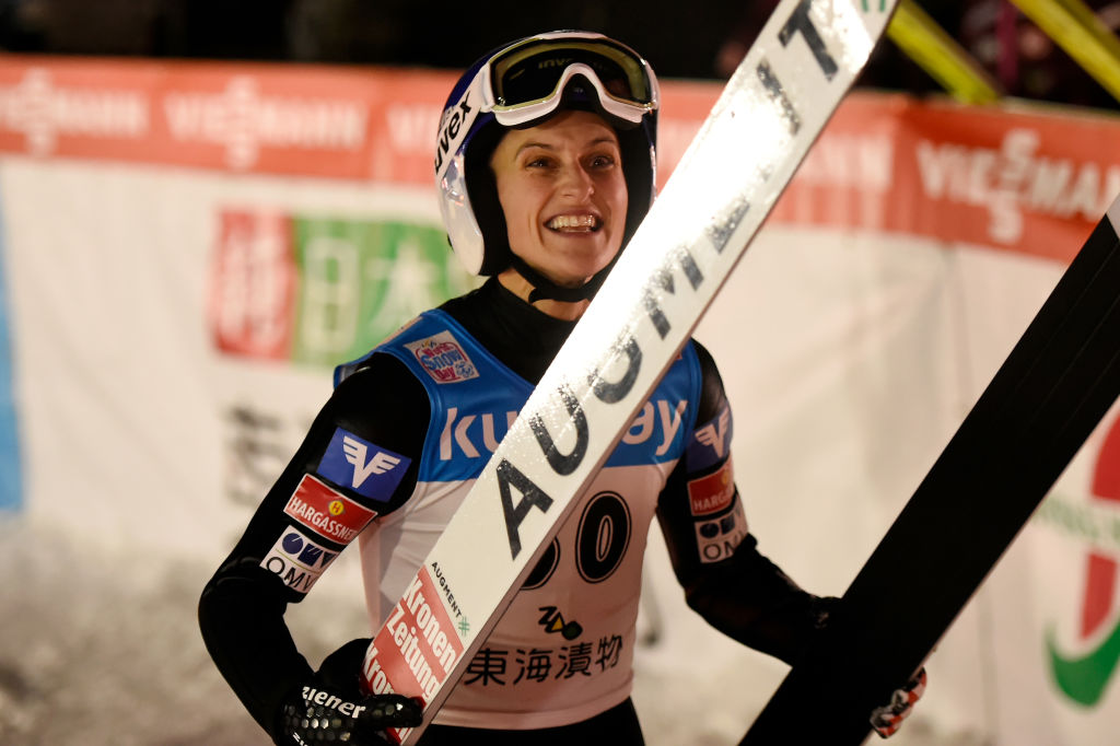 Salto con gli sci: Eva Pinkelnig domina la seconda gara di Wisla, le azzurre stentano a decollare